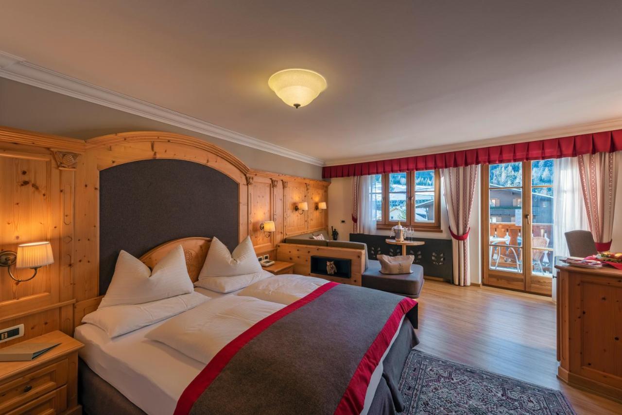 Posta Zirm Hotel Corvara Exteriör bild