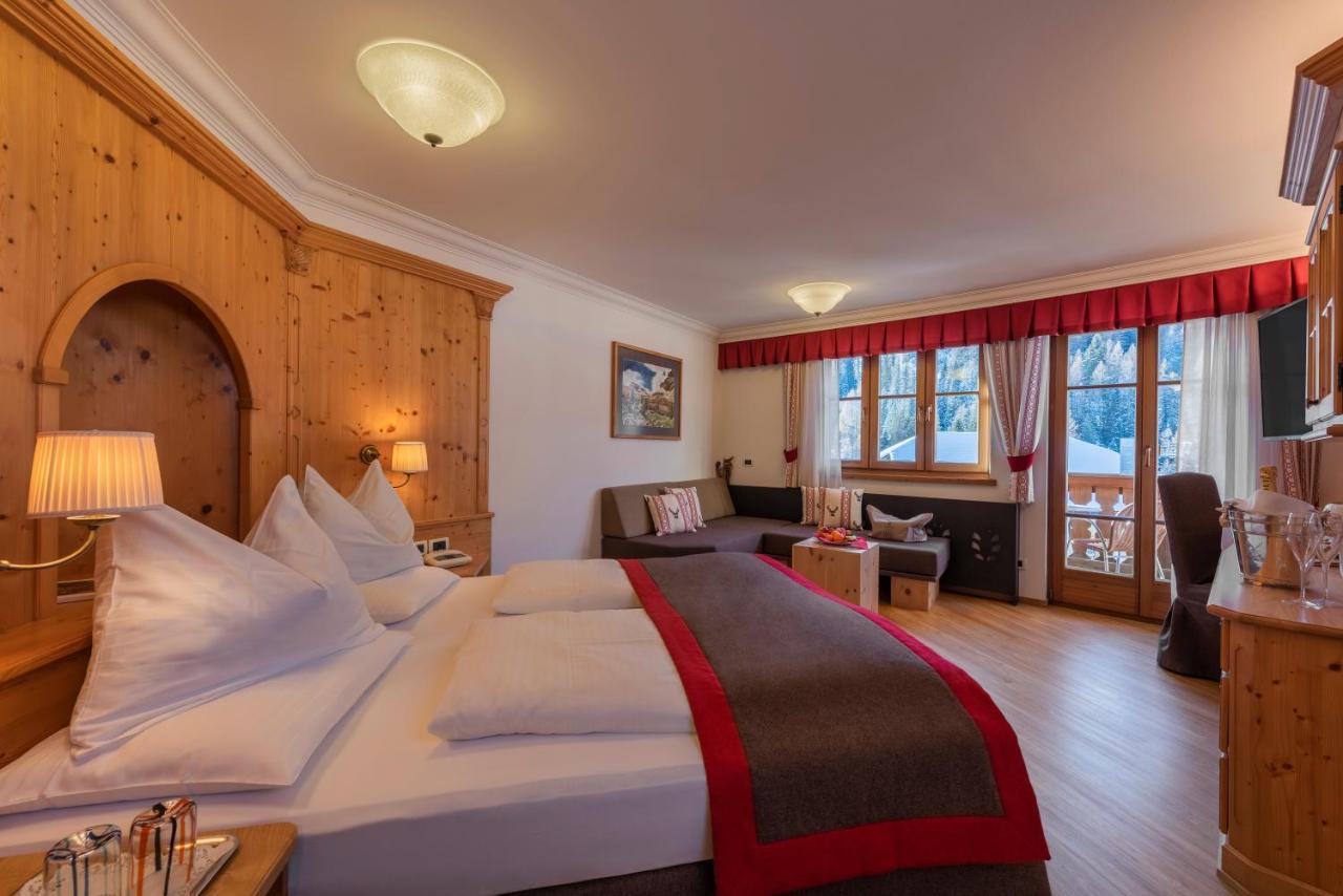 Posta Zirm Hotel Corvara Exteriör bild