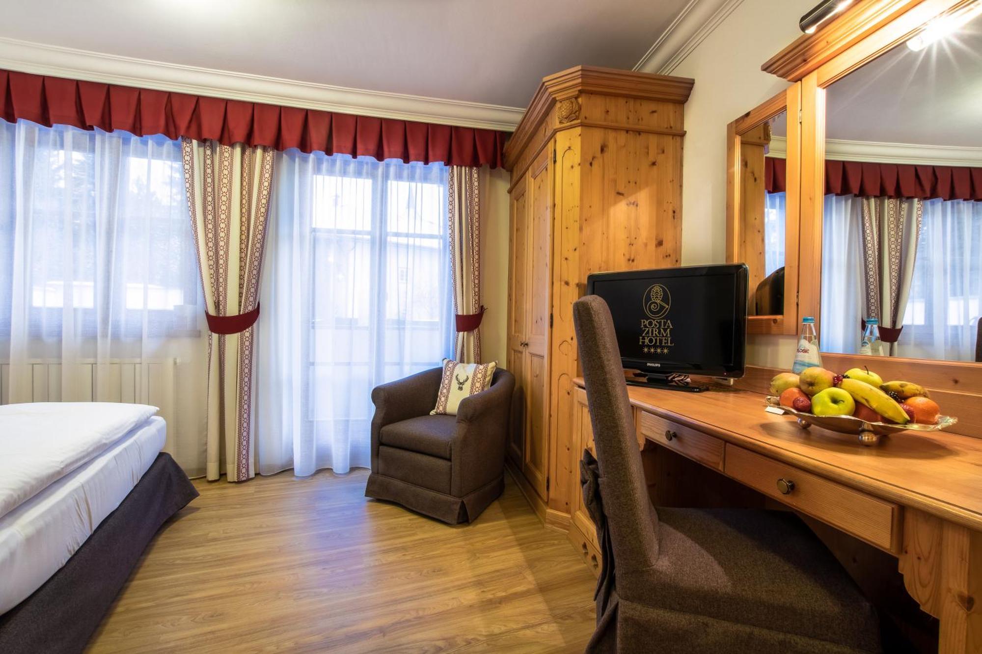 Posta Zirm Hotel Corvara Exteriör bild